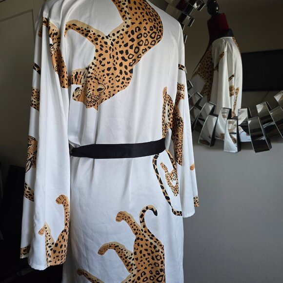 Jezebel Leopard Robe - Picture 2 of 2